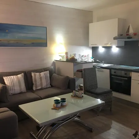 Port Apartment *
